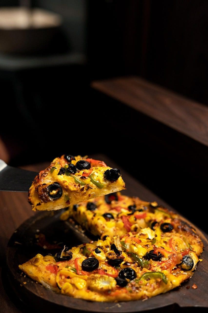 60. Pizza Hähnchenbrust, Ananas und Currysauce